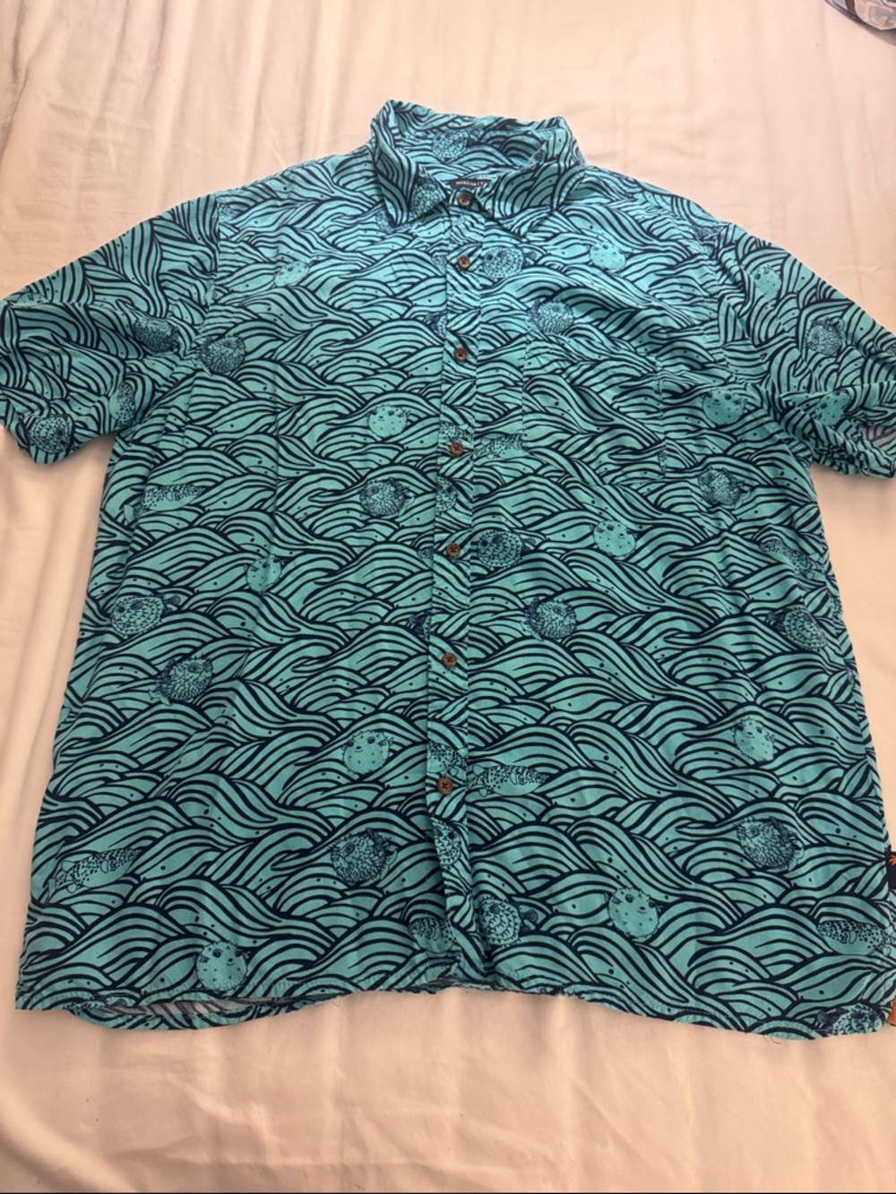 Men's Short-Sleeve Button-Up Shirt in Aqua Wave Print
